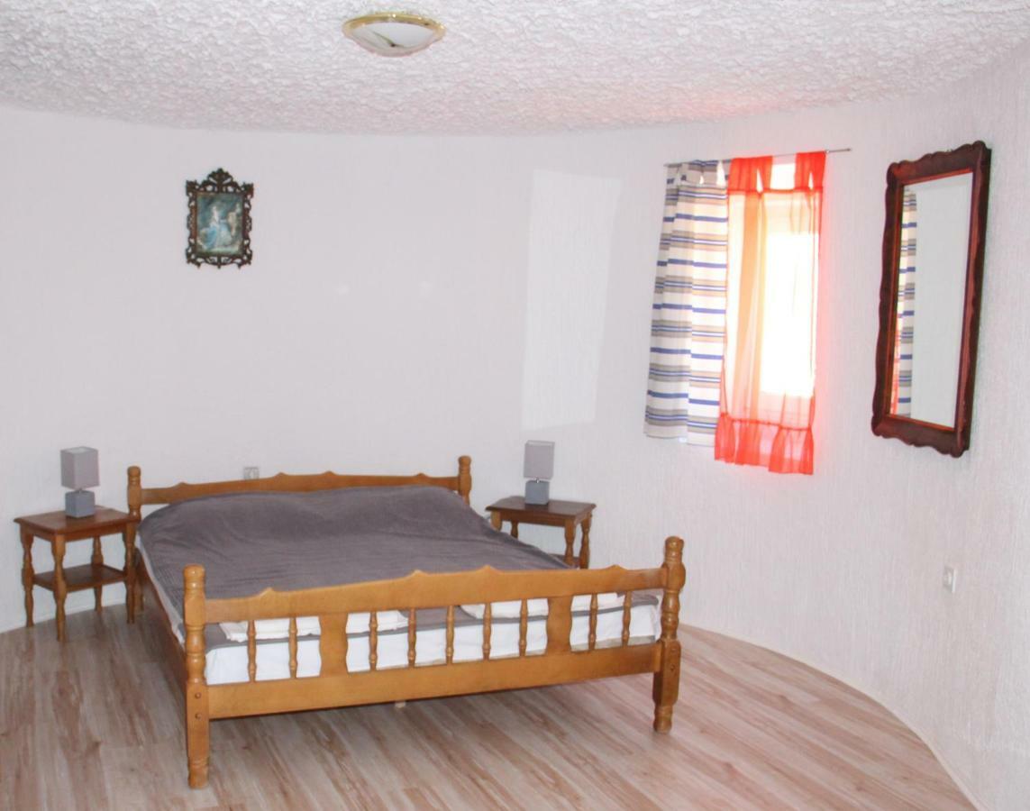 Guesthouse Donko 1 & 2 塞尼 外观 照片